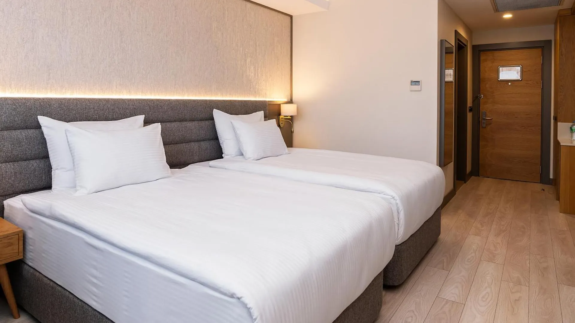 פמוקלה The Emporia Hotel